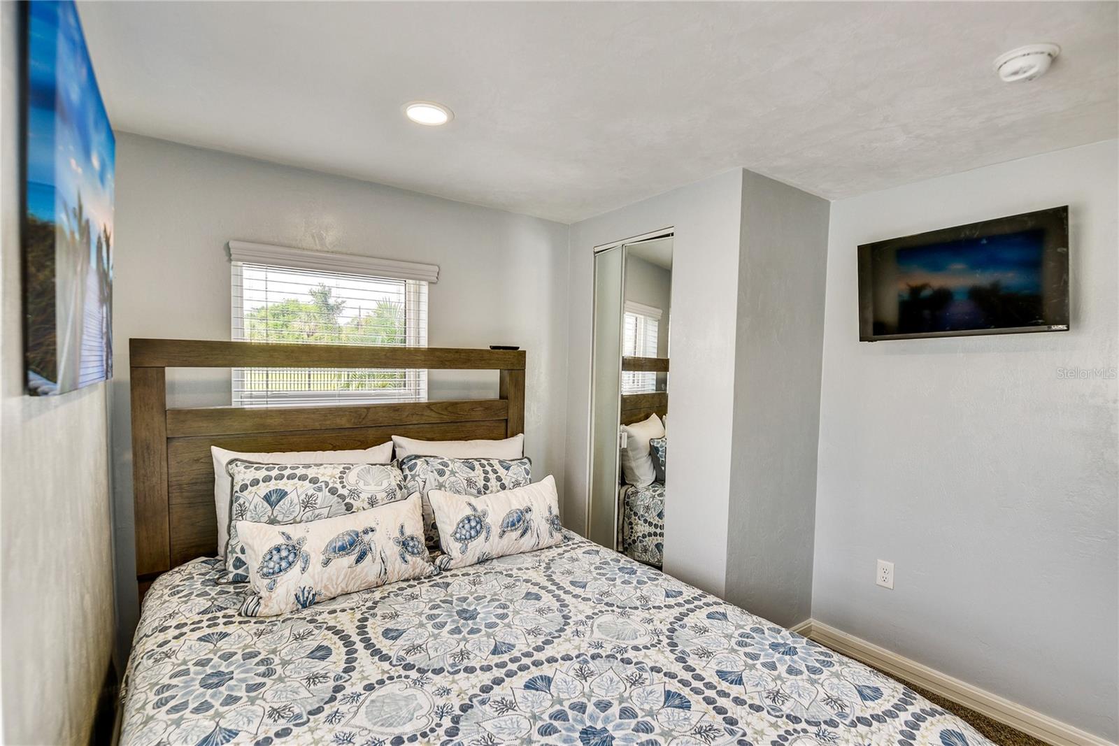 Image 15 of 47 For 572 Magnolia Avenue