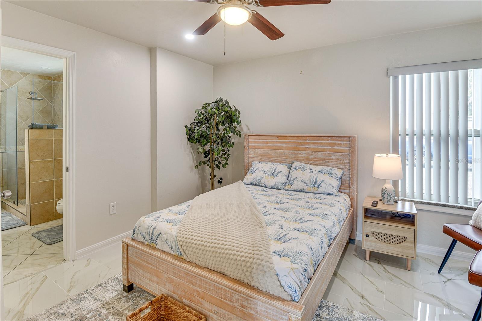 Image 22 of 47 For 572 Magnolia Avenue