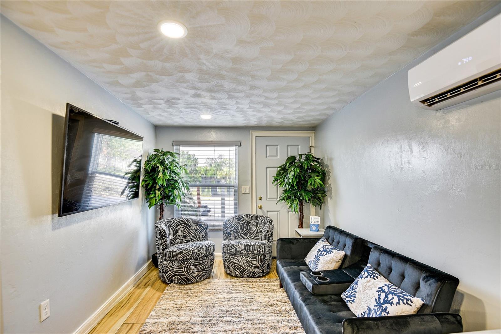 Image 6 of 47 For 572 Magnolia Avenue