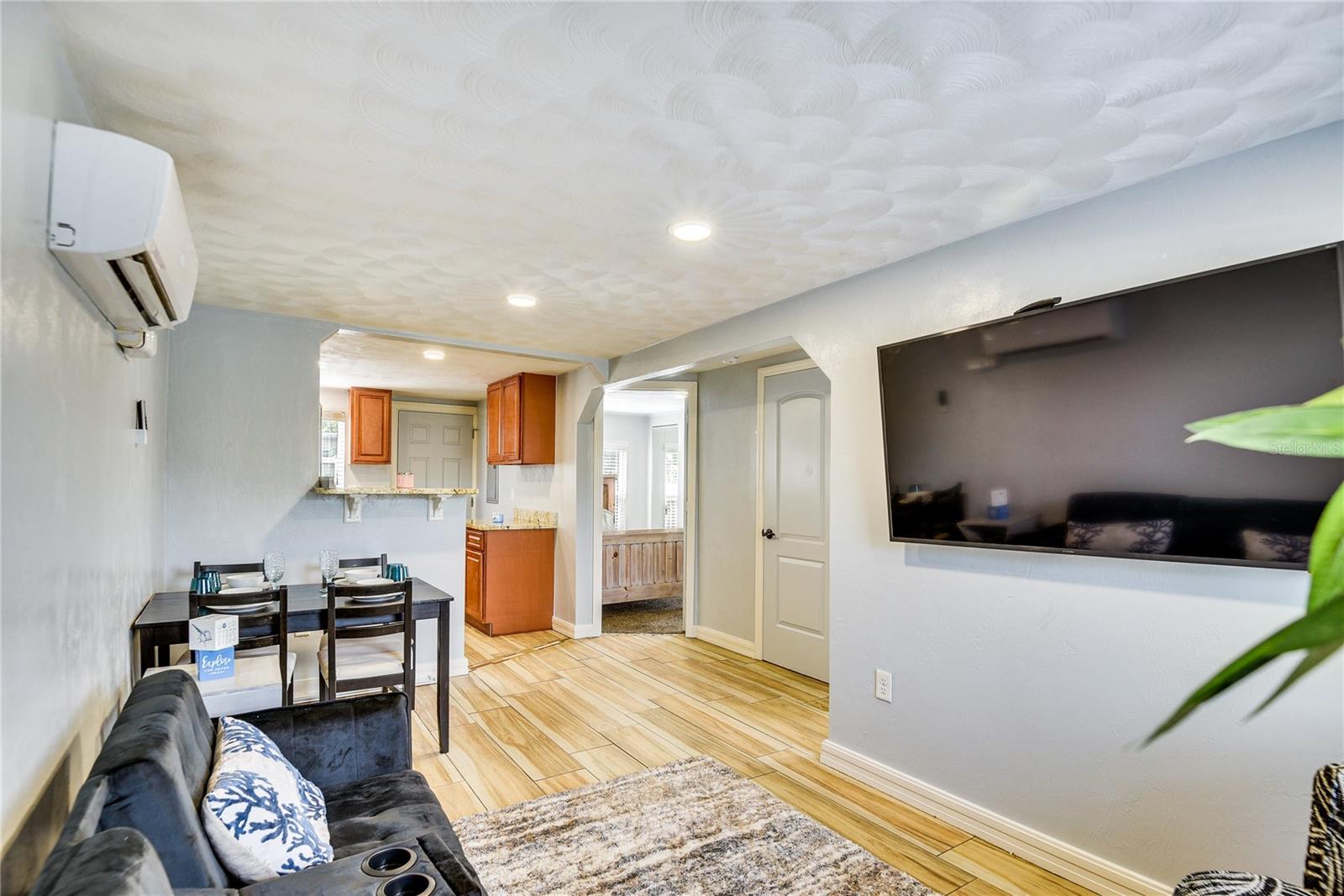 Image 7 of 47 For 572 Magnolia Avenue