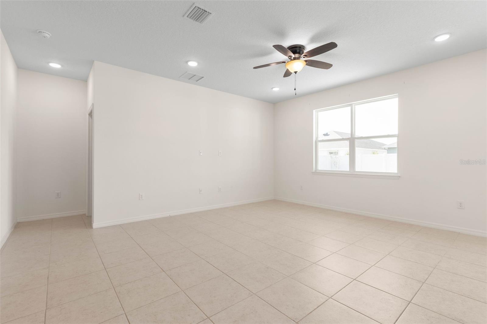 Image 11 of 59 For 3 Oakleaf Way