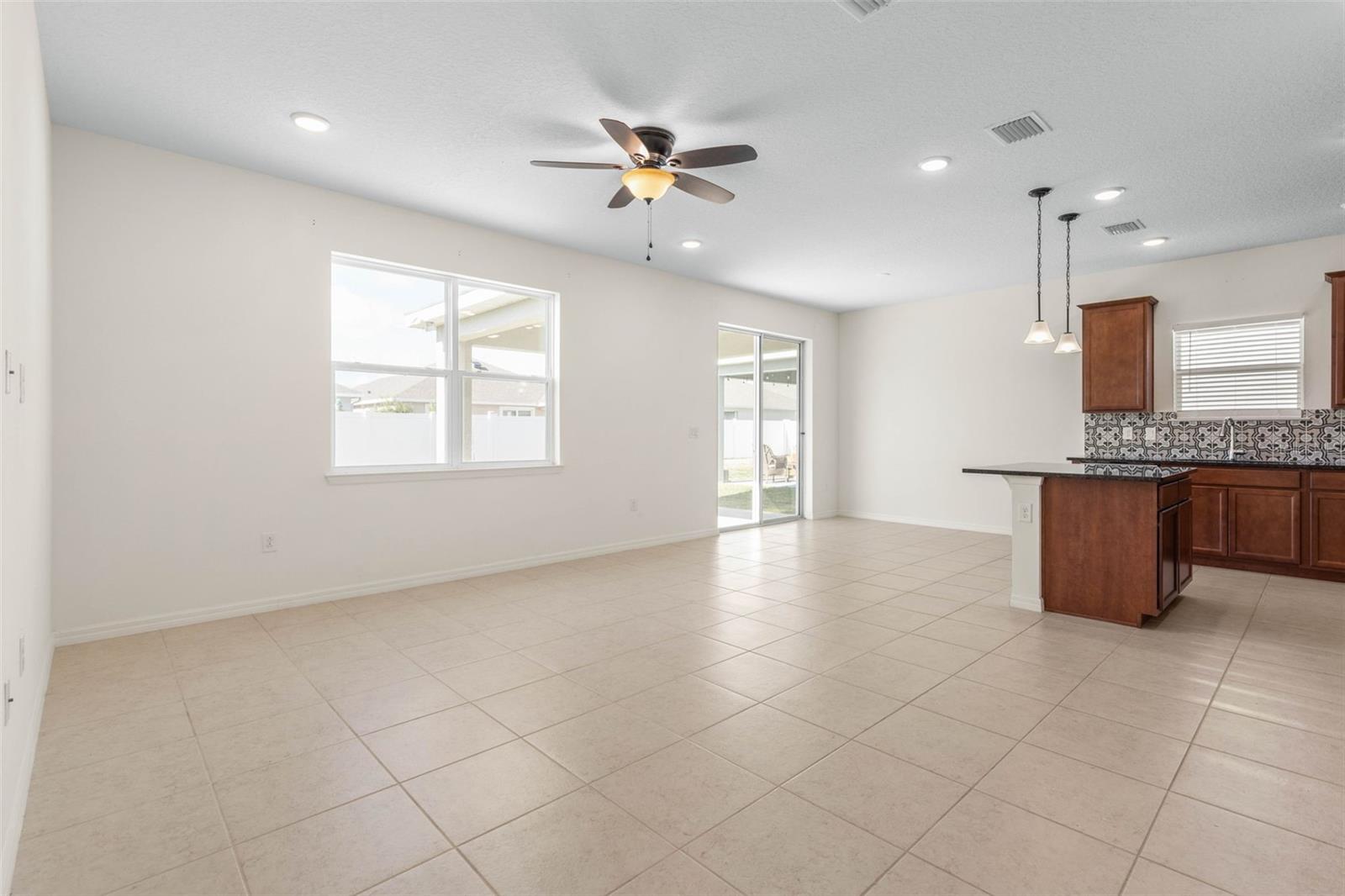 Image 12 of 59 For 3 Oakleaf Way