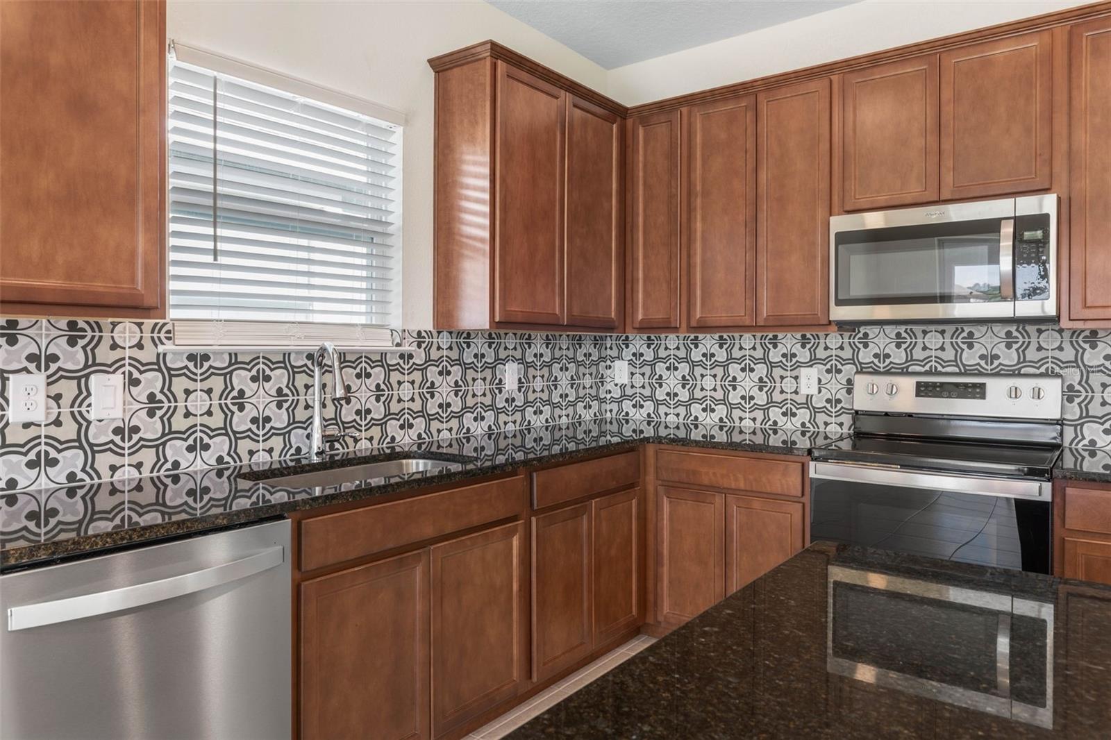 Image 17 of 59 For 3 Oakleaf Way