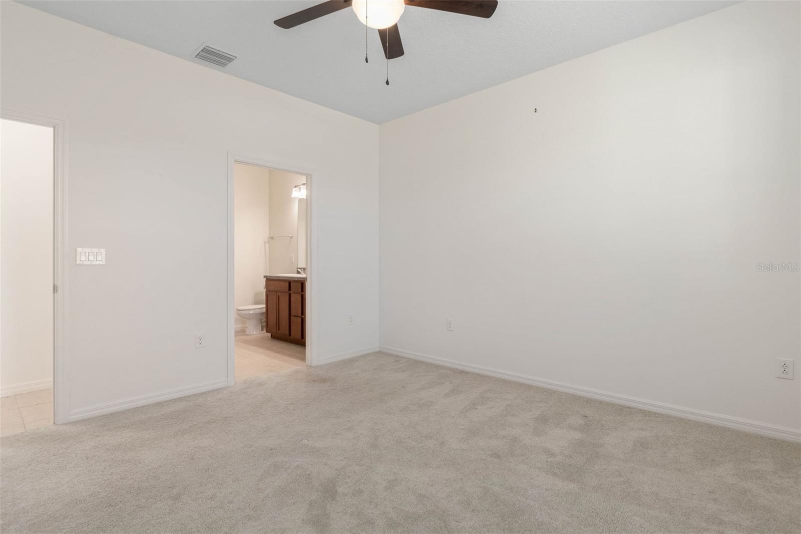 Image 20 of 59 For 3 Oakleaf Way