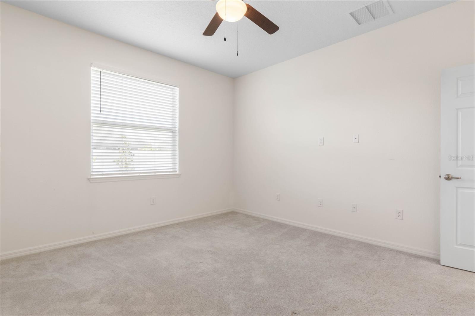 Image 22 of 59 For 3 Oakleaf Way