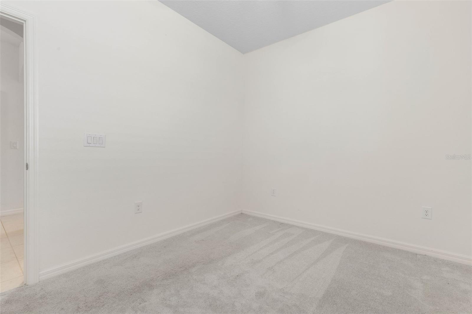 Image 31 of 59 For 3 Oakleaf Way