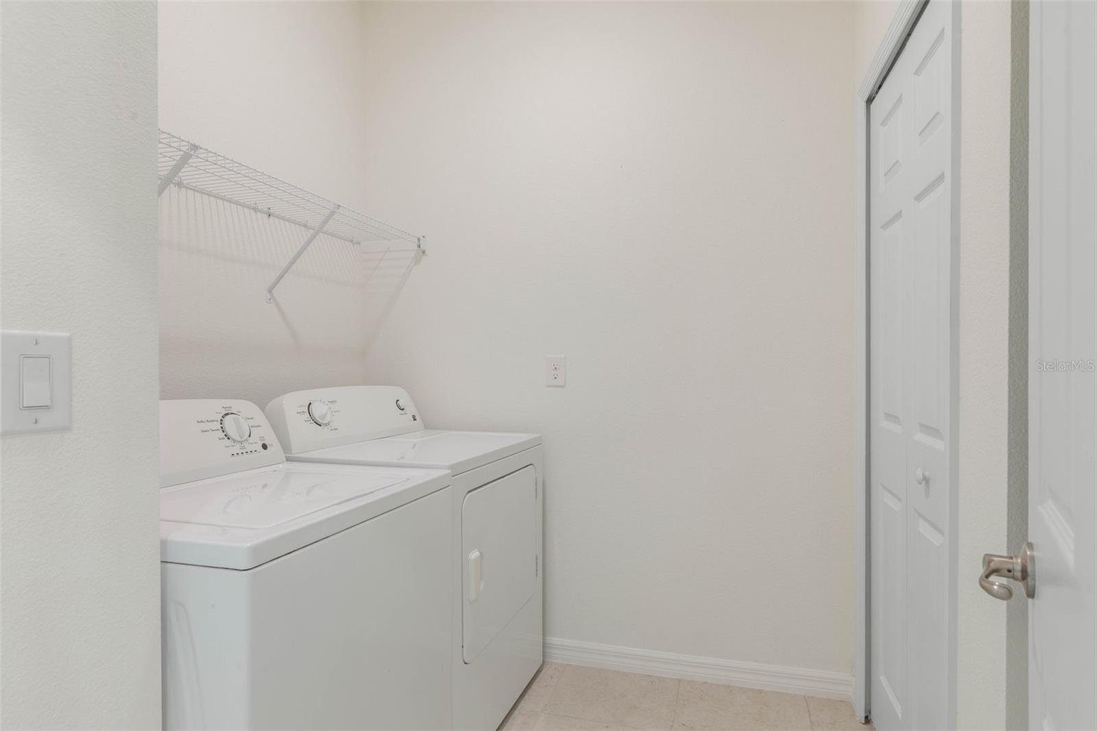 Image 33 of 59 For 3 Oakleaf Way