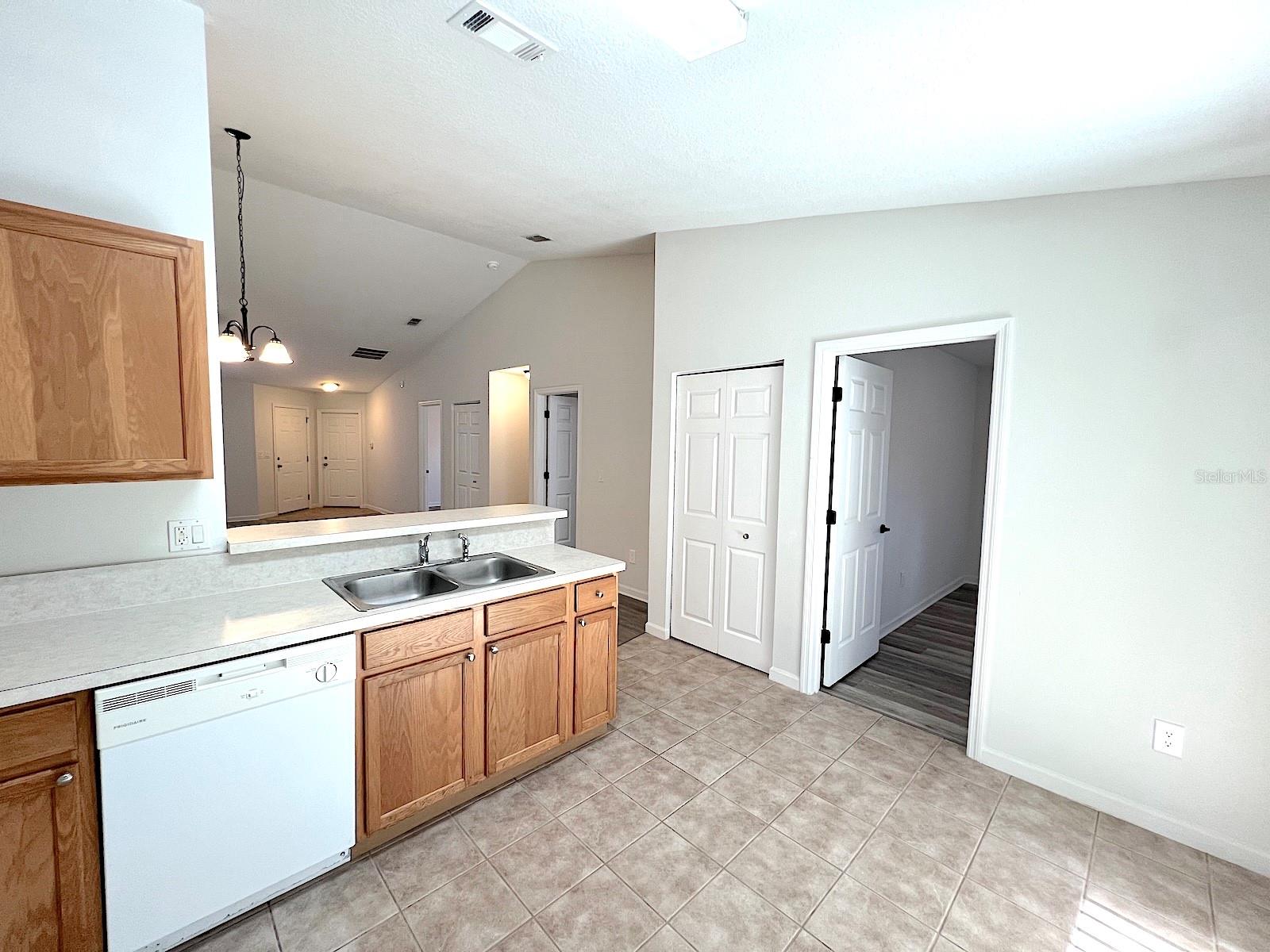 Image 16 of 37 For 20 Plateau Lane A