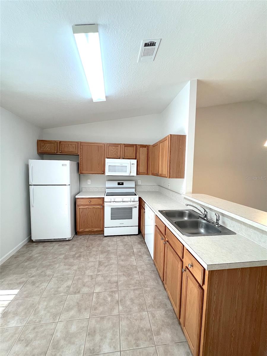 Image 17 of 37 For 20 Plateau Lane A