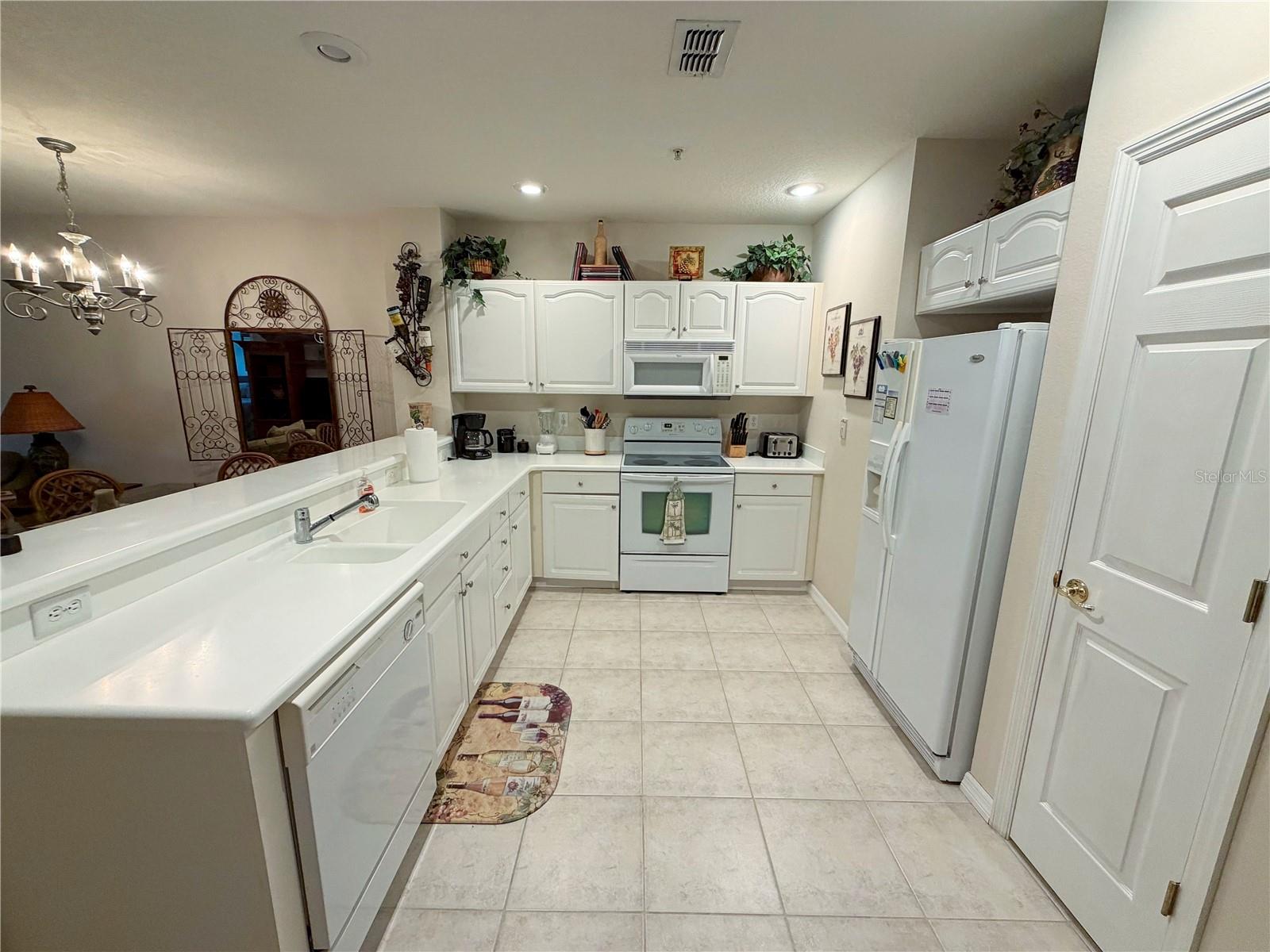 Image 5 of 23 For 1100 Canopy Walk  1112