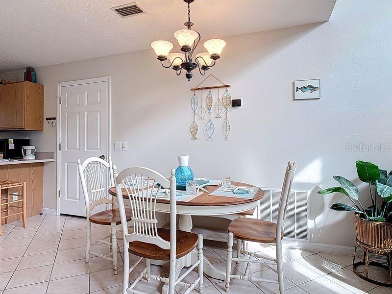 Image 10 of 37 For 14 Cedarview Court