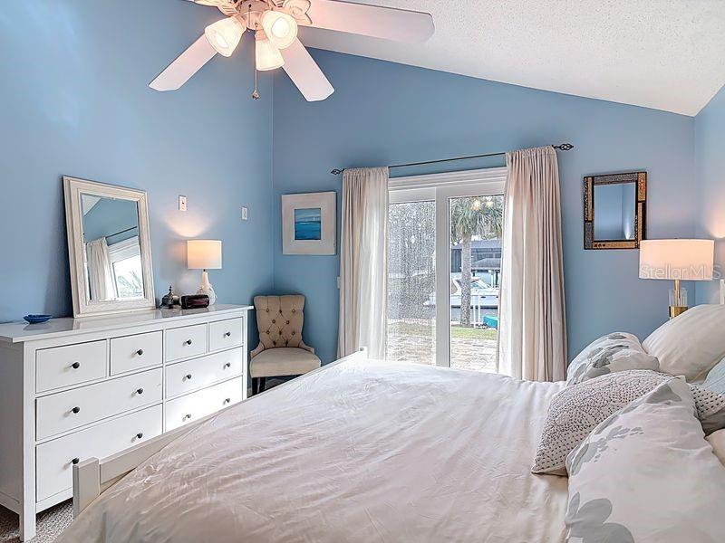 Image 15 of 37 For 14 Cedarview Court