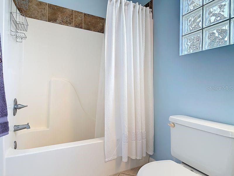 Image 25 of 37 For 14 Cedarview Court