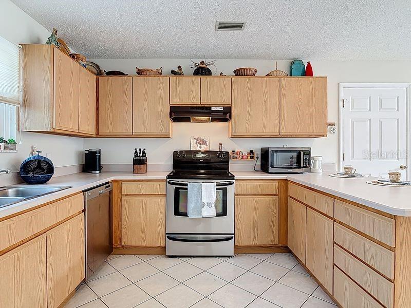 Image 6 of 37 For 14 Cedarview Court