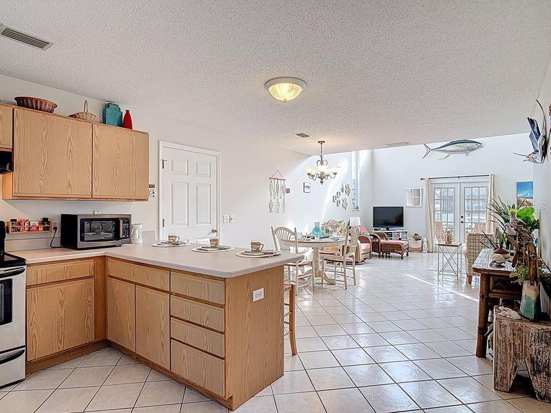 Image 8 of 37 For 14 Cedarview Court