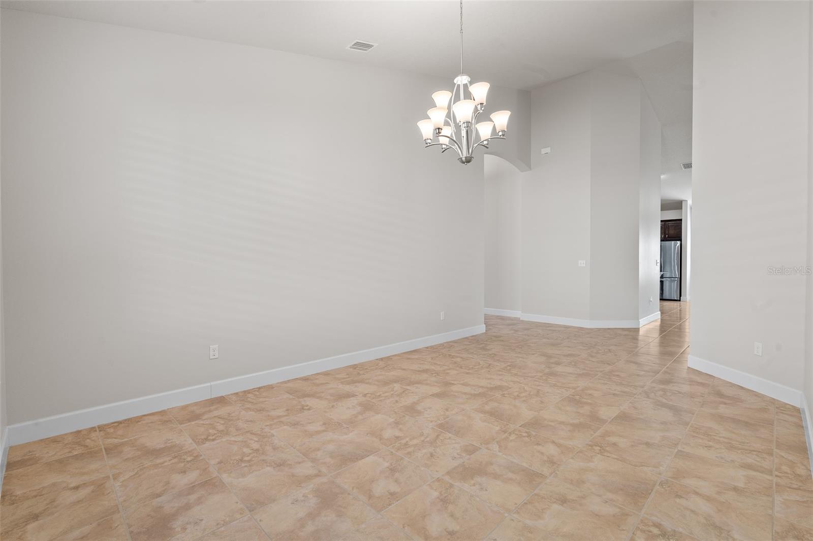 Image 12 of 54 For 663 Southlake Drive