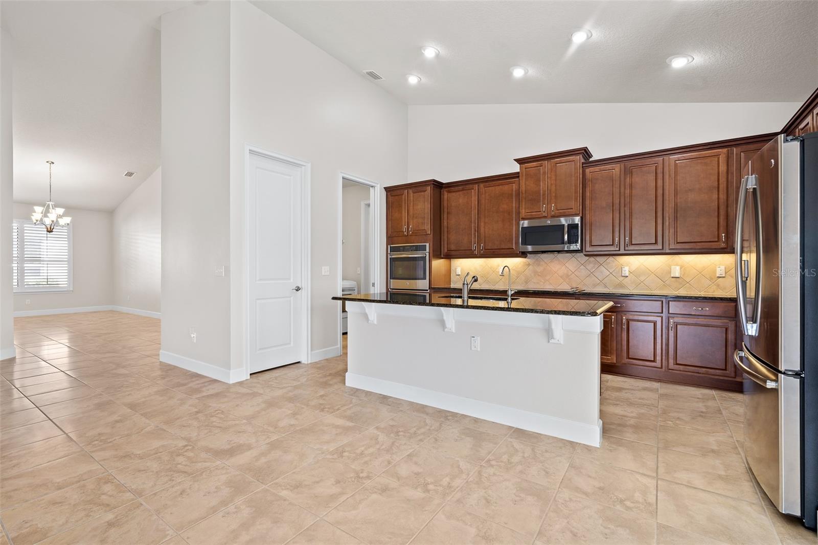 Image 18 of 54 For 663 Southlake Drive