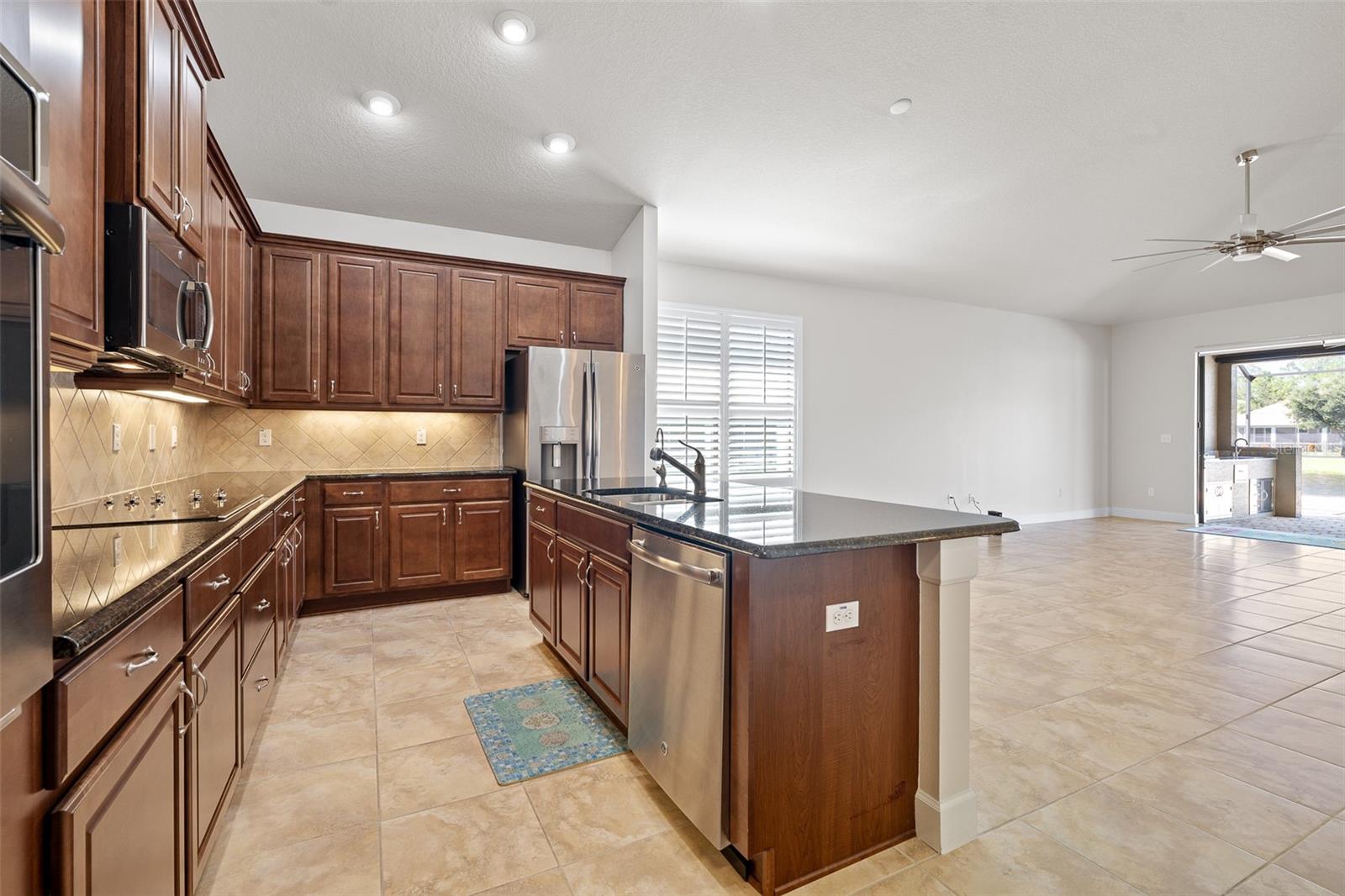 Image 22 of 54 For 663 Southlake Drive