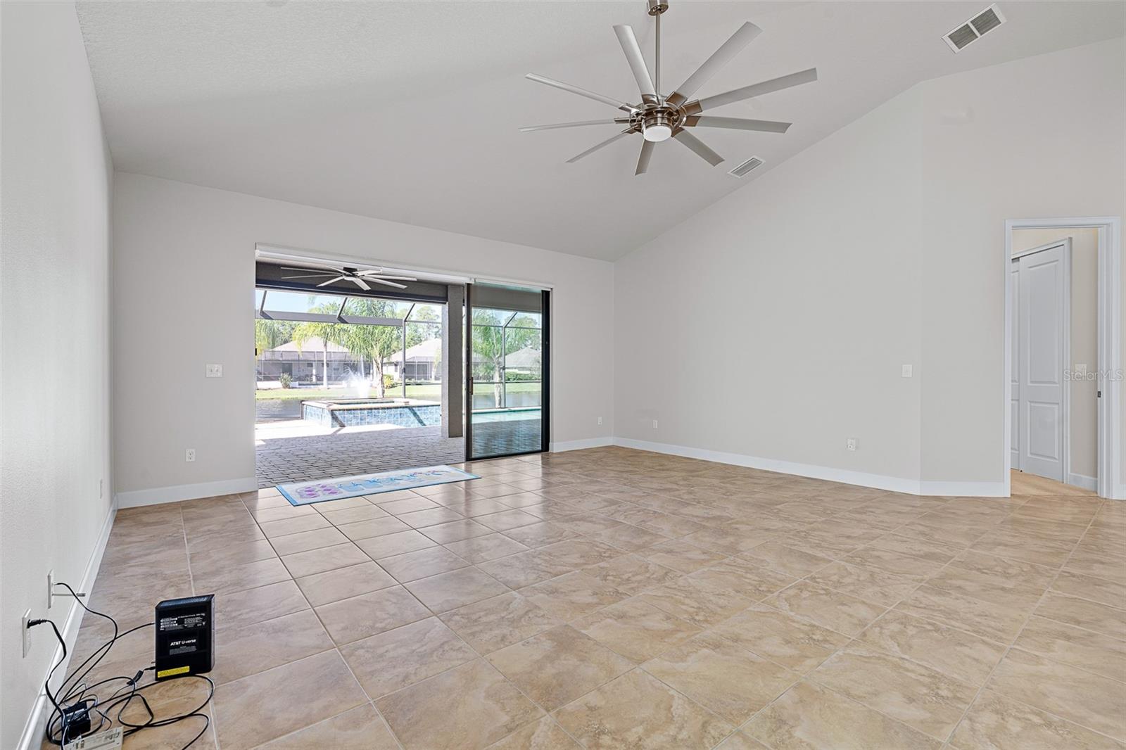 Image 23 of 54 For 663 Southlake Drive