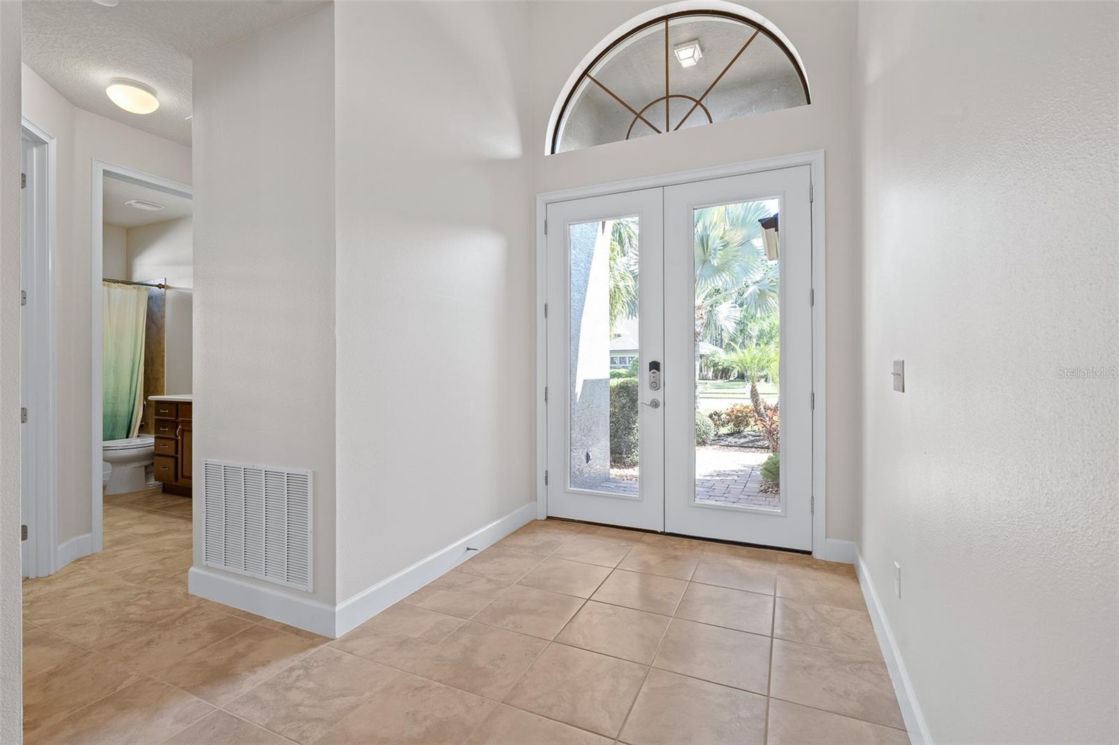 Image 4 of 54 For 663 Southlake Drive