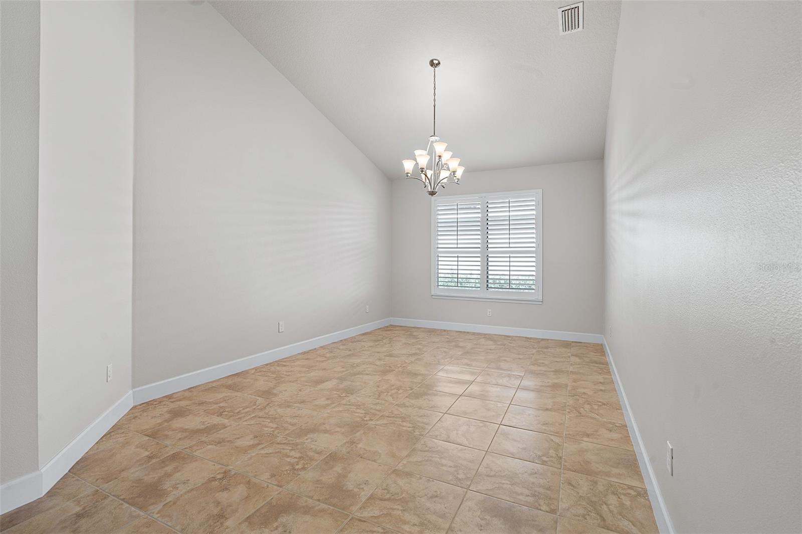 Image 7 of 54 For 663 Southlake Drive