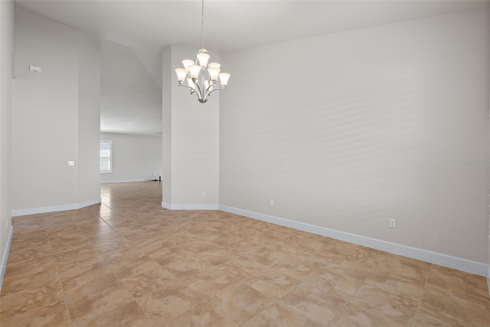 Image 8 of 54 For 663 Southlake Drive