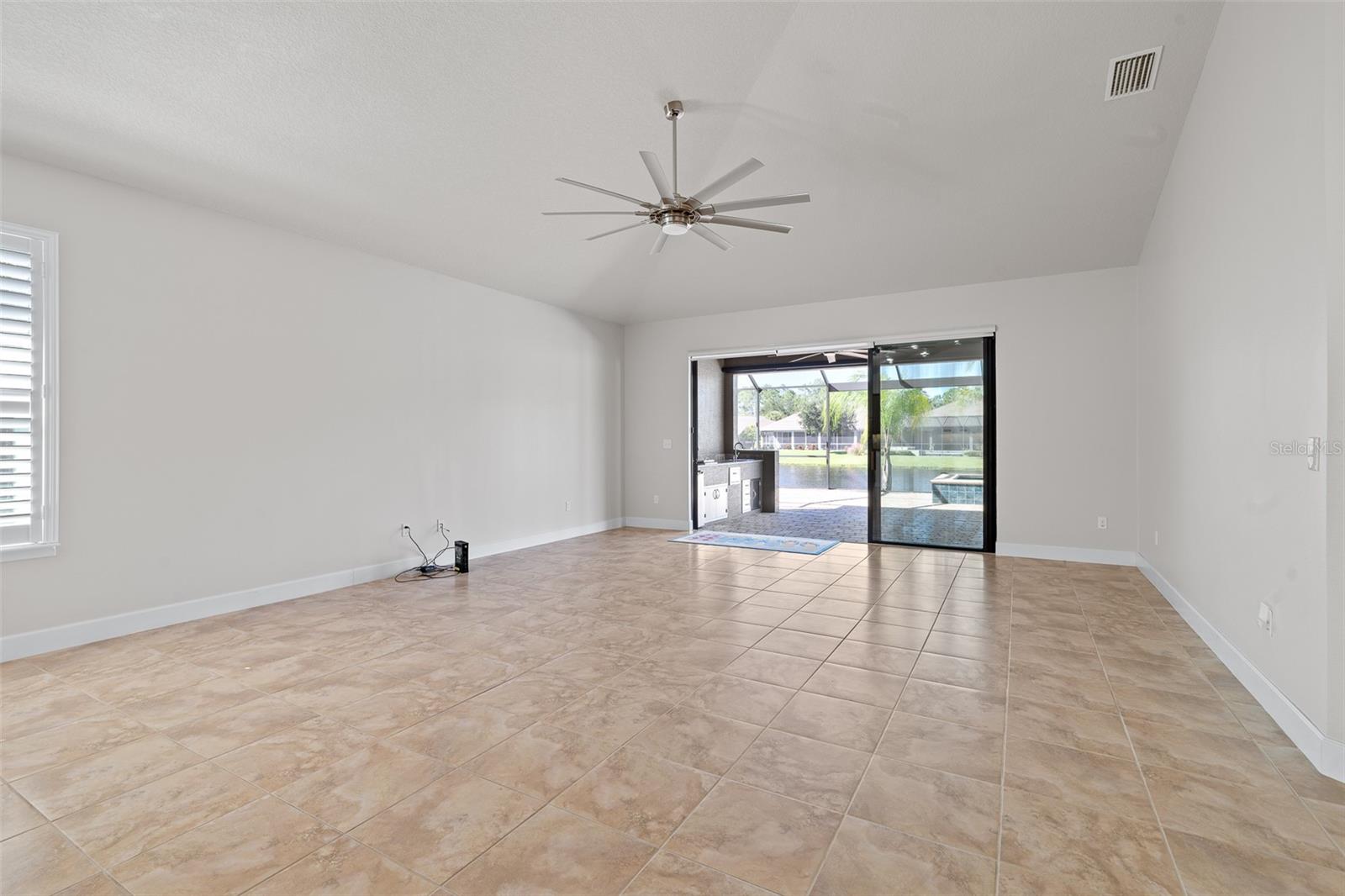 Image 9 of 54 For 663 Southlake Drive