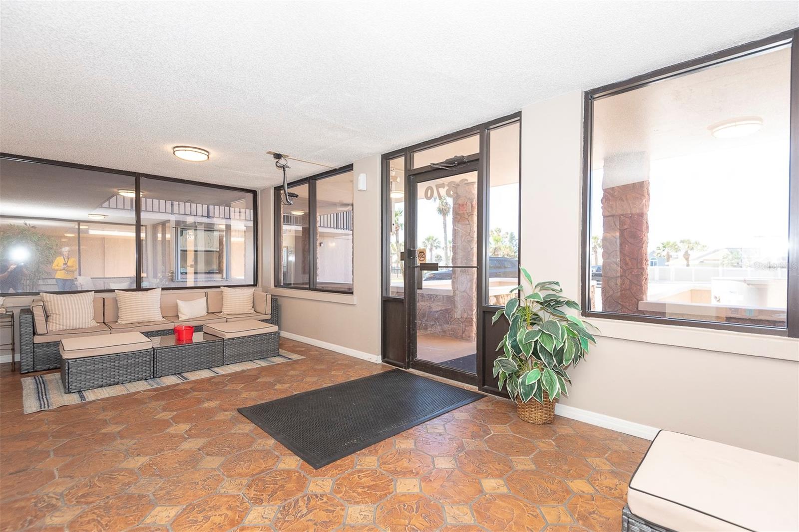 Image 6 of 77 For 3370 Ocean Shore Boulevard 4060