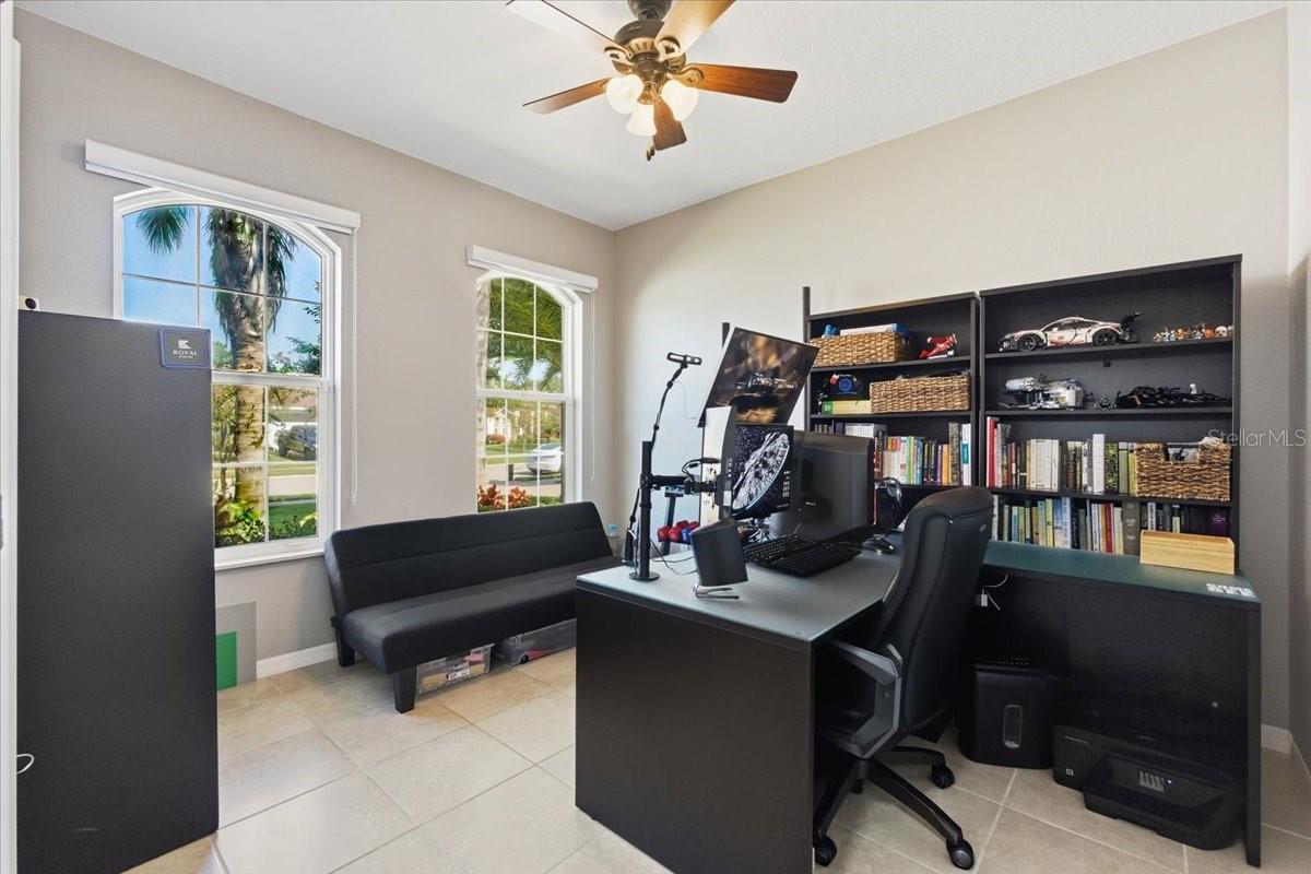 Image 11 of 31 For 6 Arena Lake Drive