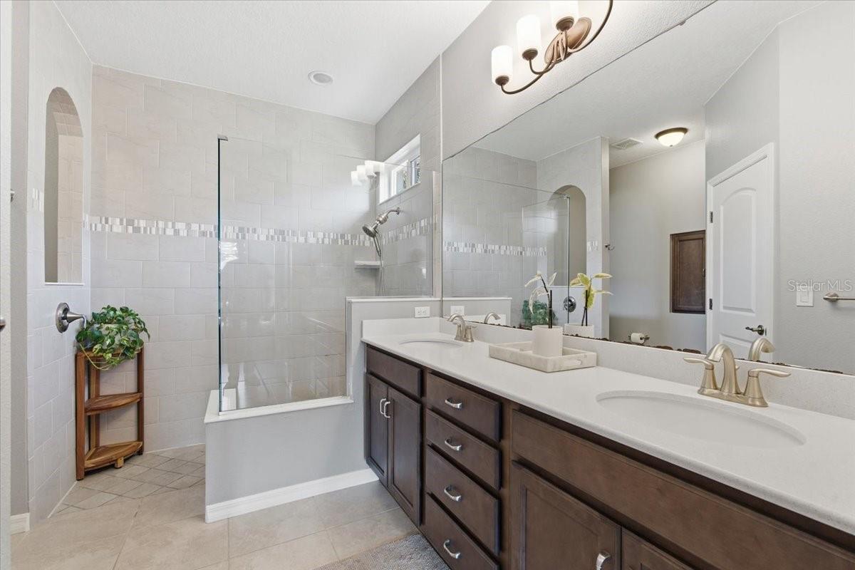 Image 19 of 31 For 6 Arena Lake Drive