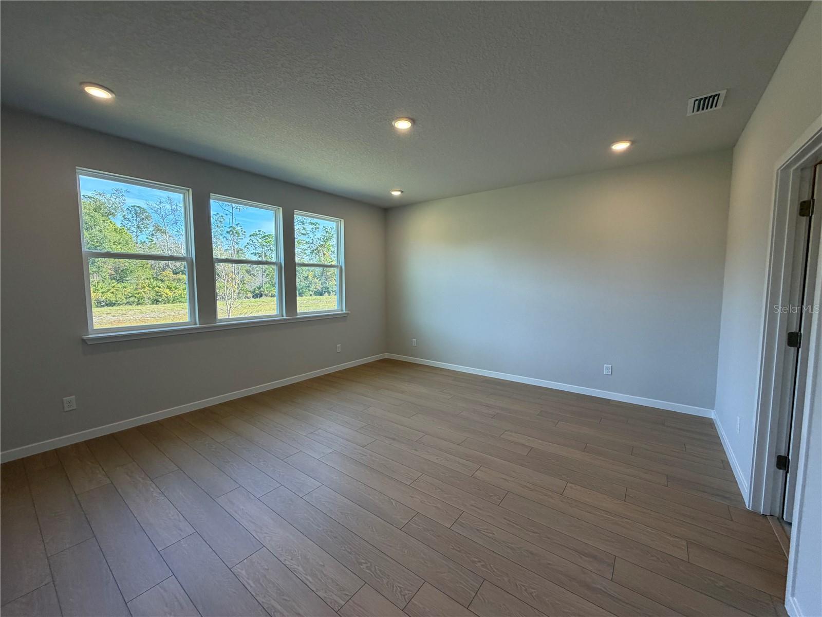 Image 29 of 40 For 54 Pegasus Road