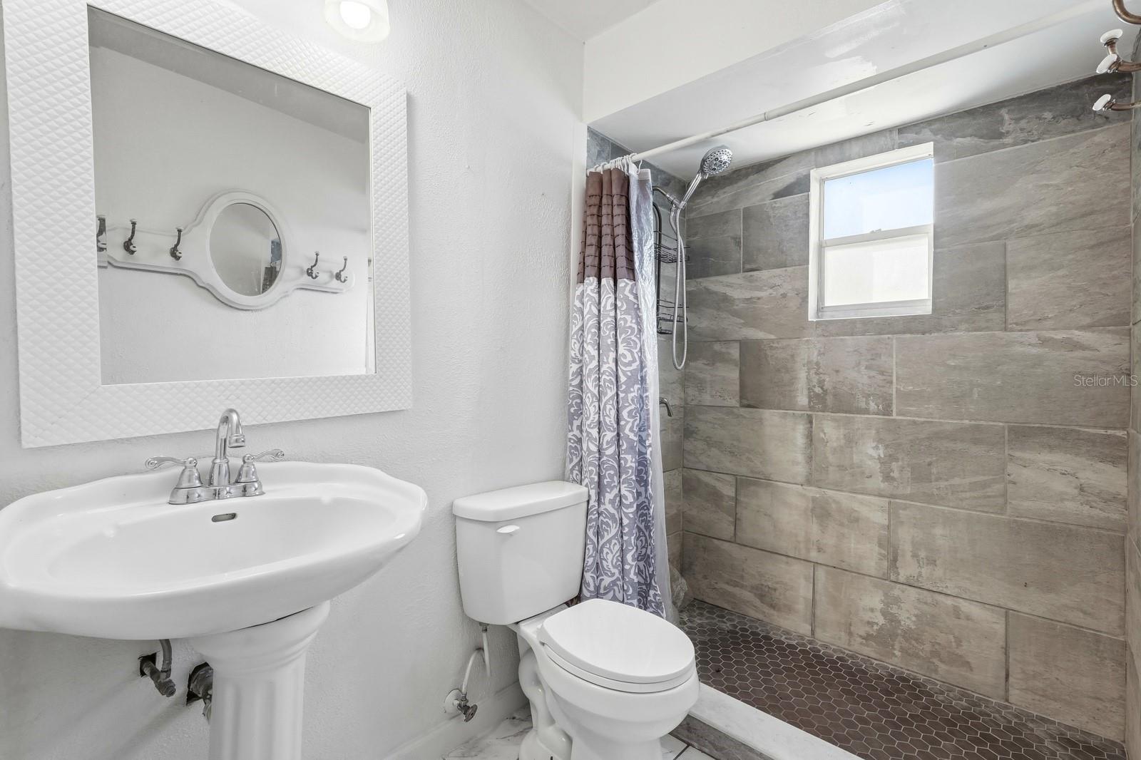 Image 20 of 36 For 205 Holly Drive