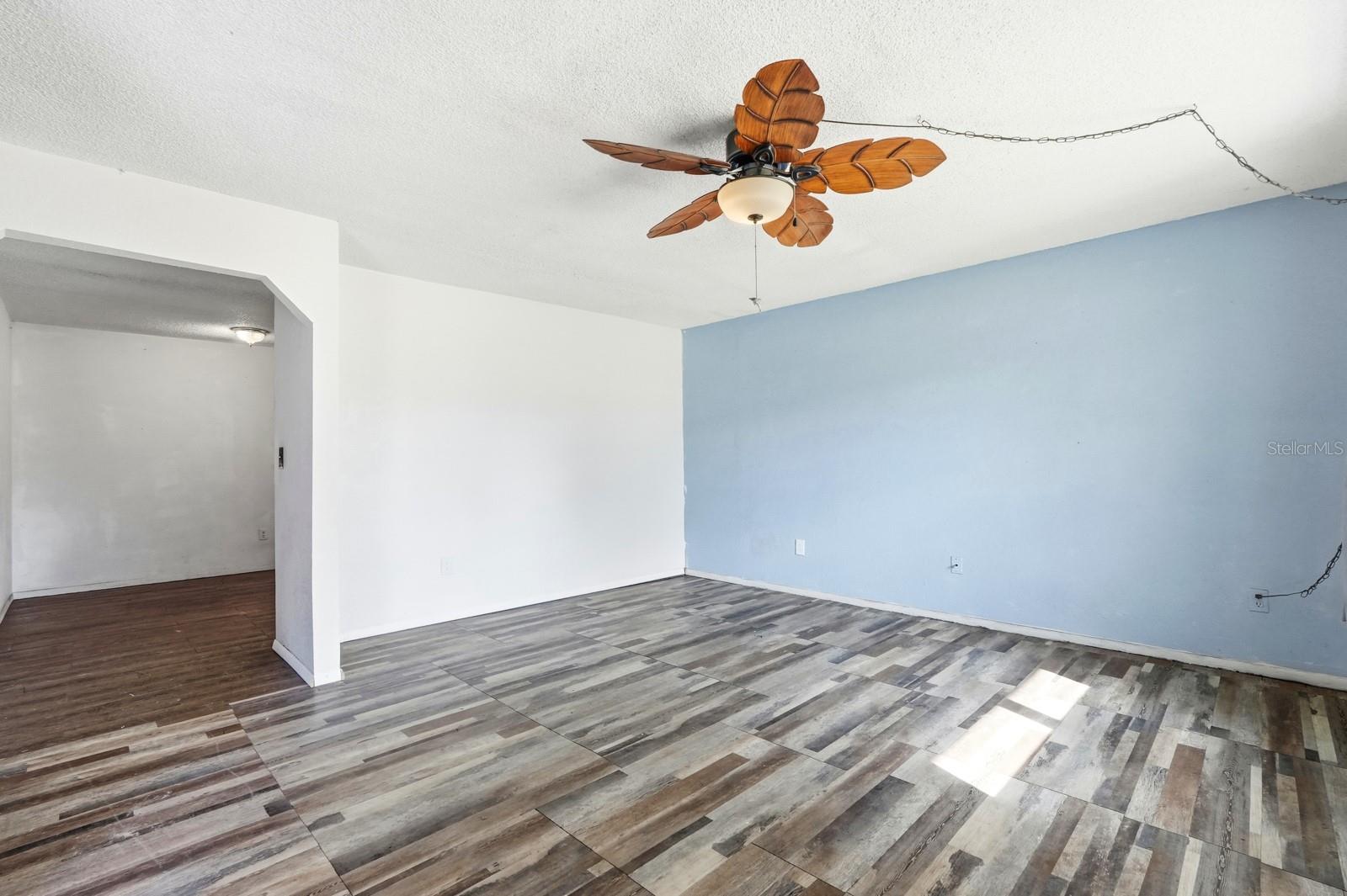 Image 5 of 36 For 205 Holly Drive