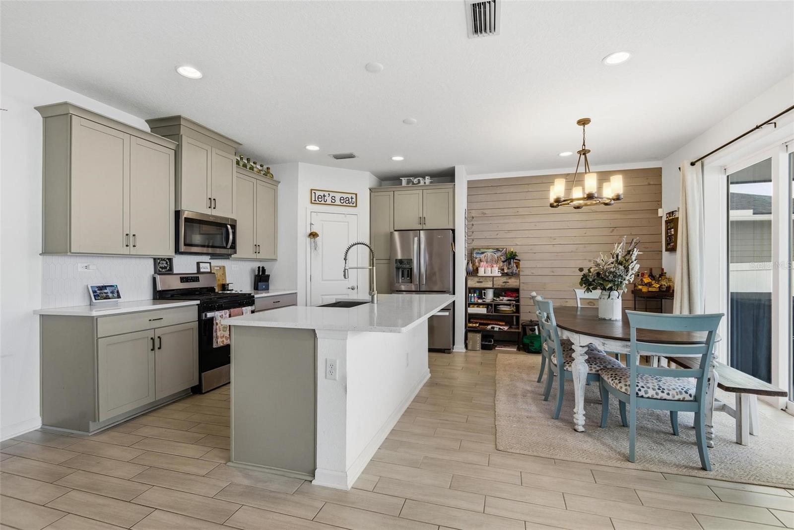 Image 11 of 58 For 296 Bermudez Way Way