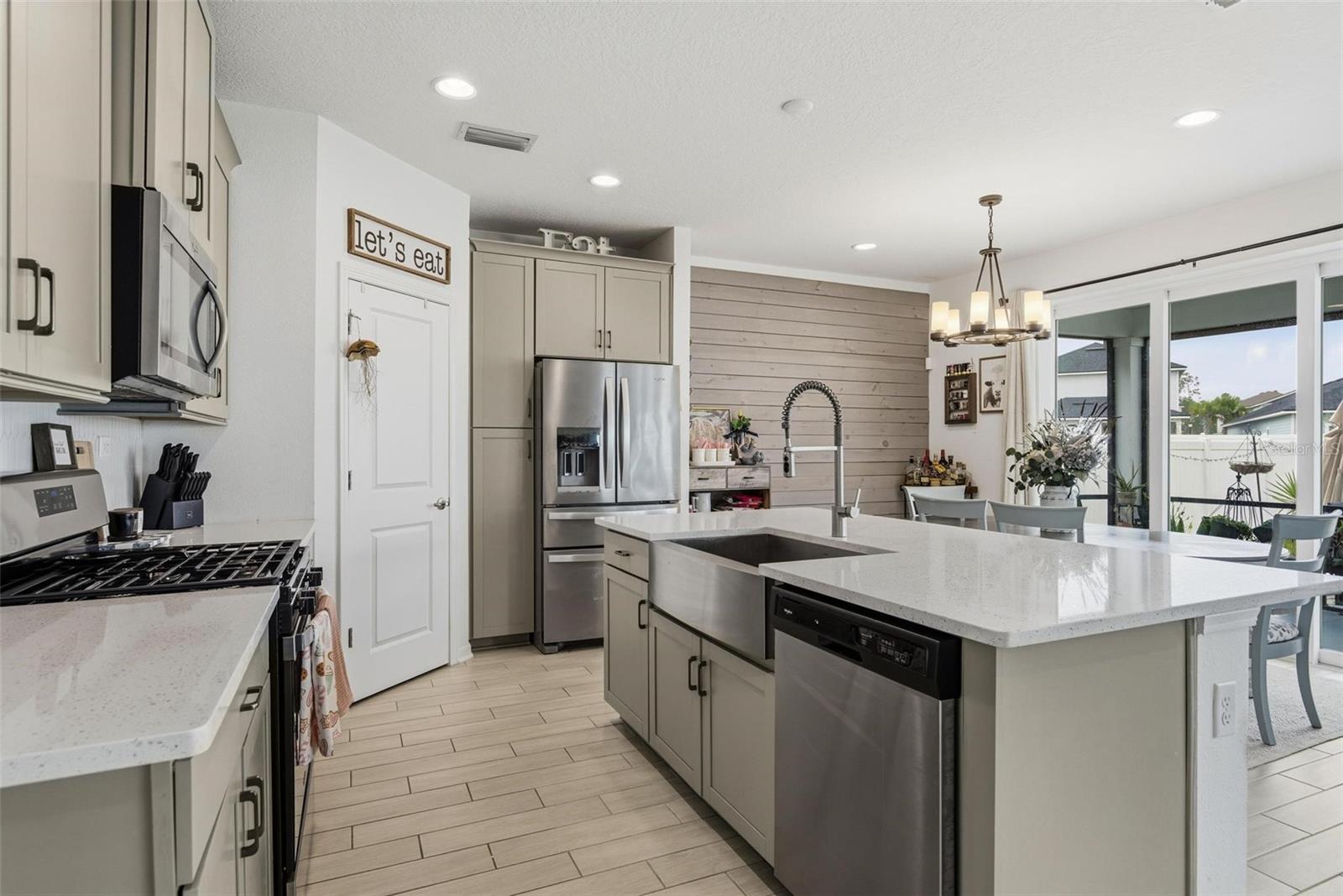 Image 14 of 58 For 296 Bermudez Way Way