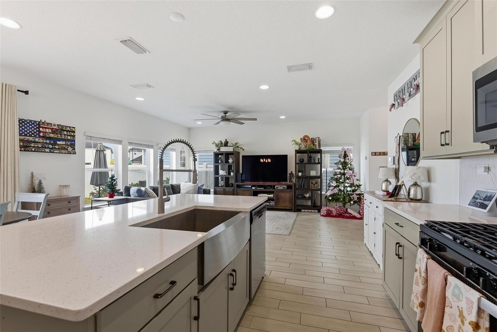 Image 16 of 58 For 296 Bermudez Way Way