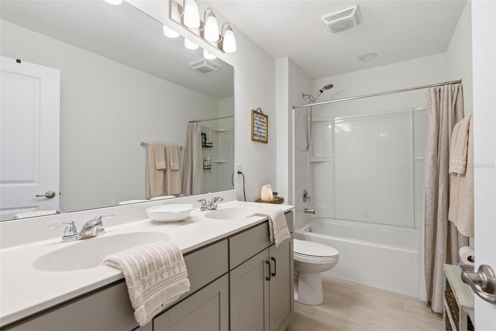 Image 34 of 58 For 296 Bermudez Way Way