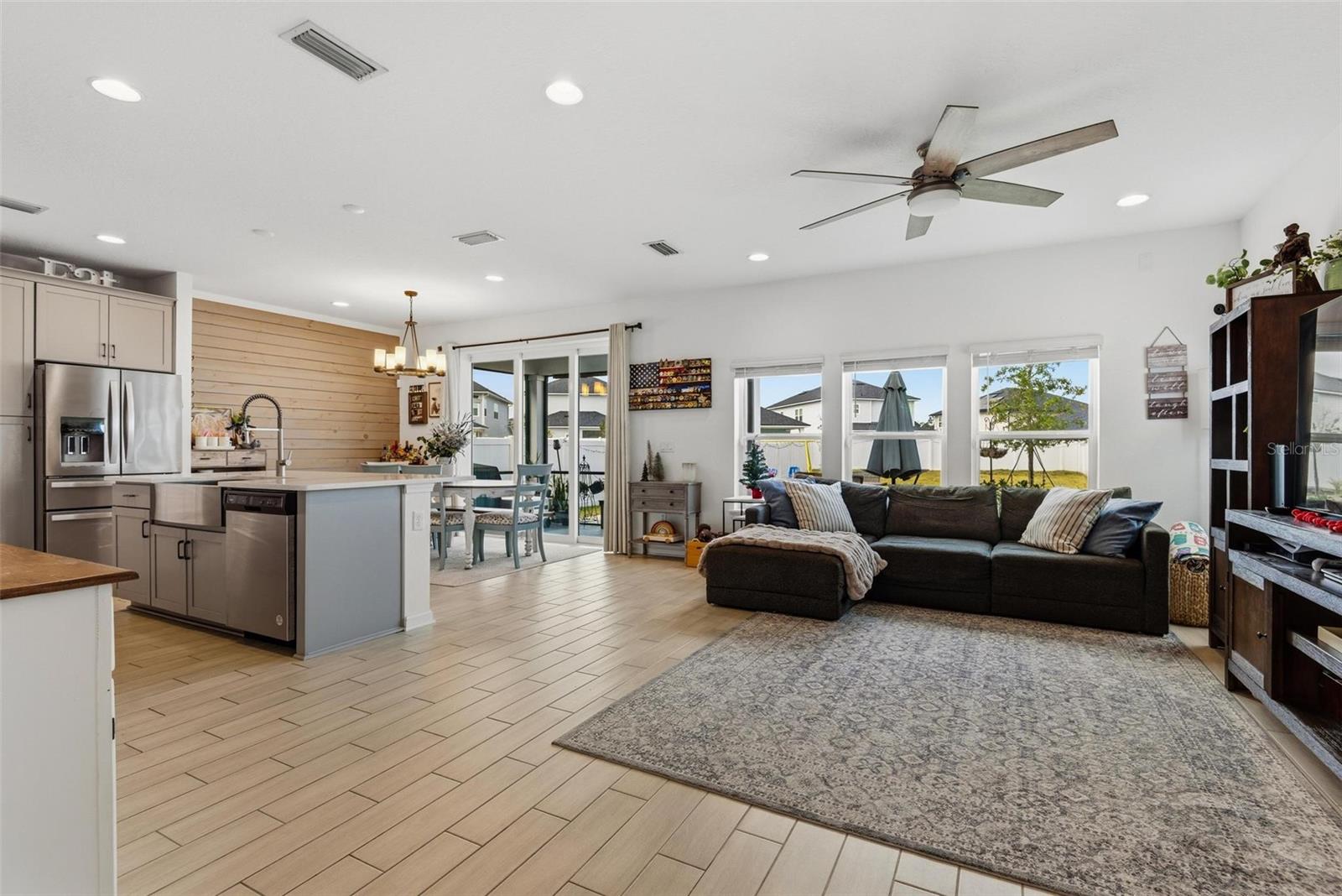 Image 6 of 58 For 296 Bermudez Way Way