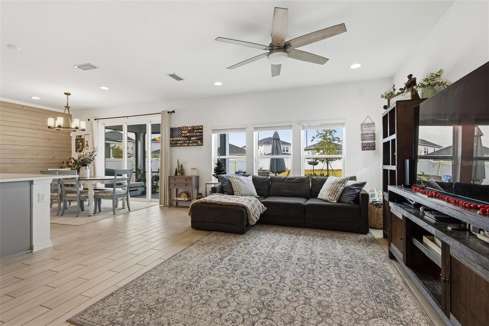 Image 7 of 58 For 296 Bermudez Way Way