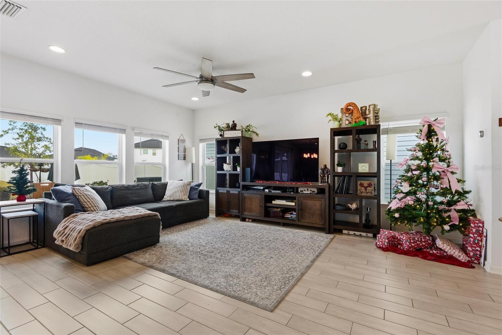 Image 8 of 58 For 296 Bermudez Way Way