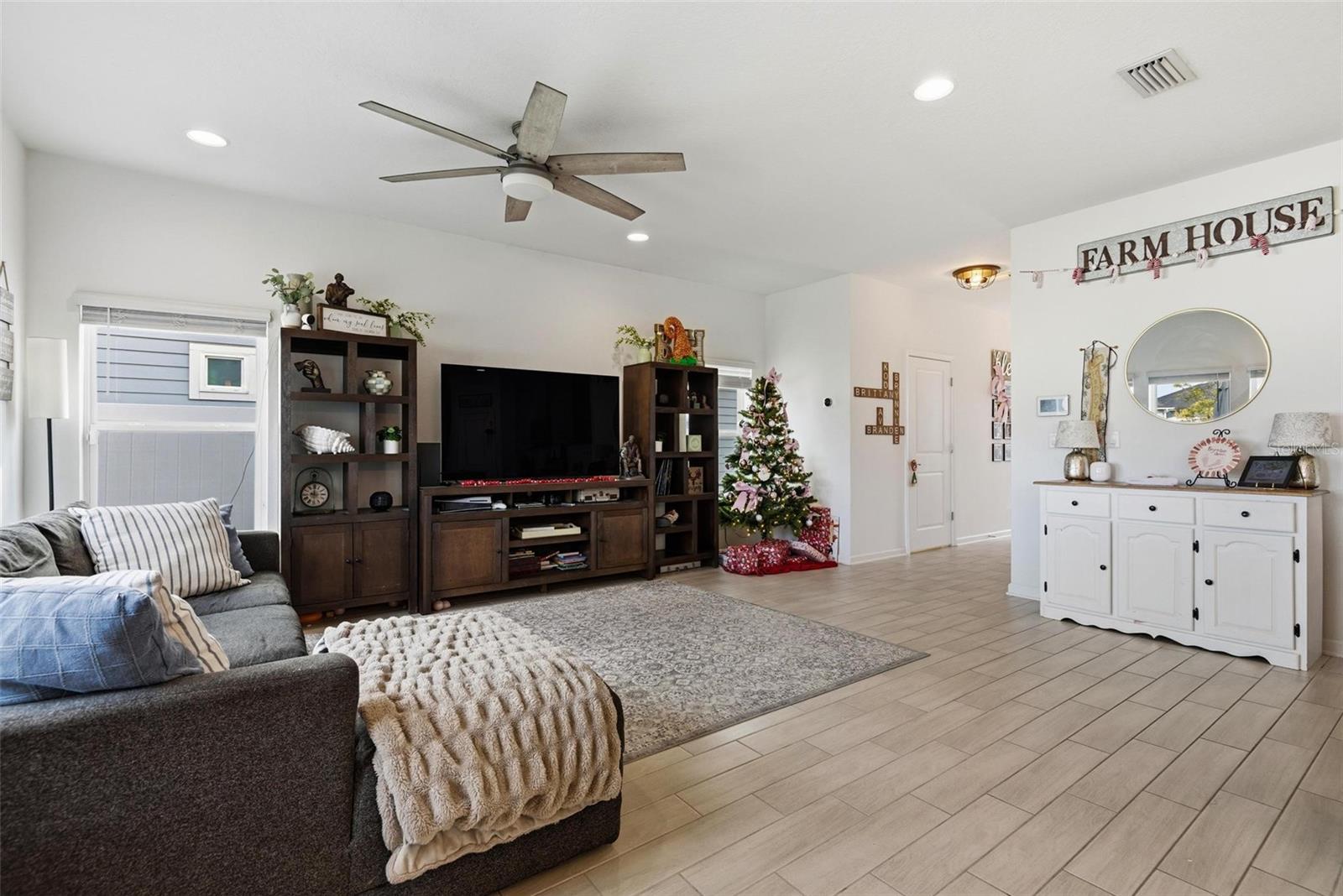 Image 9 of 58 For 296 Bermudez Way Way