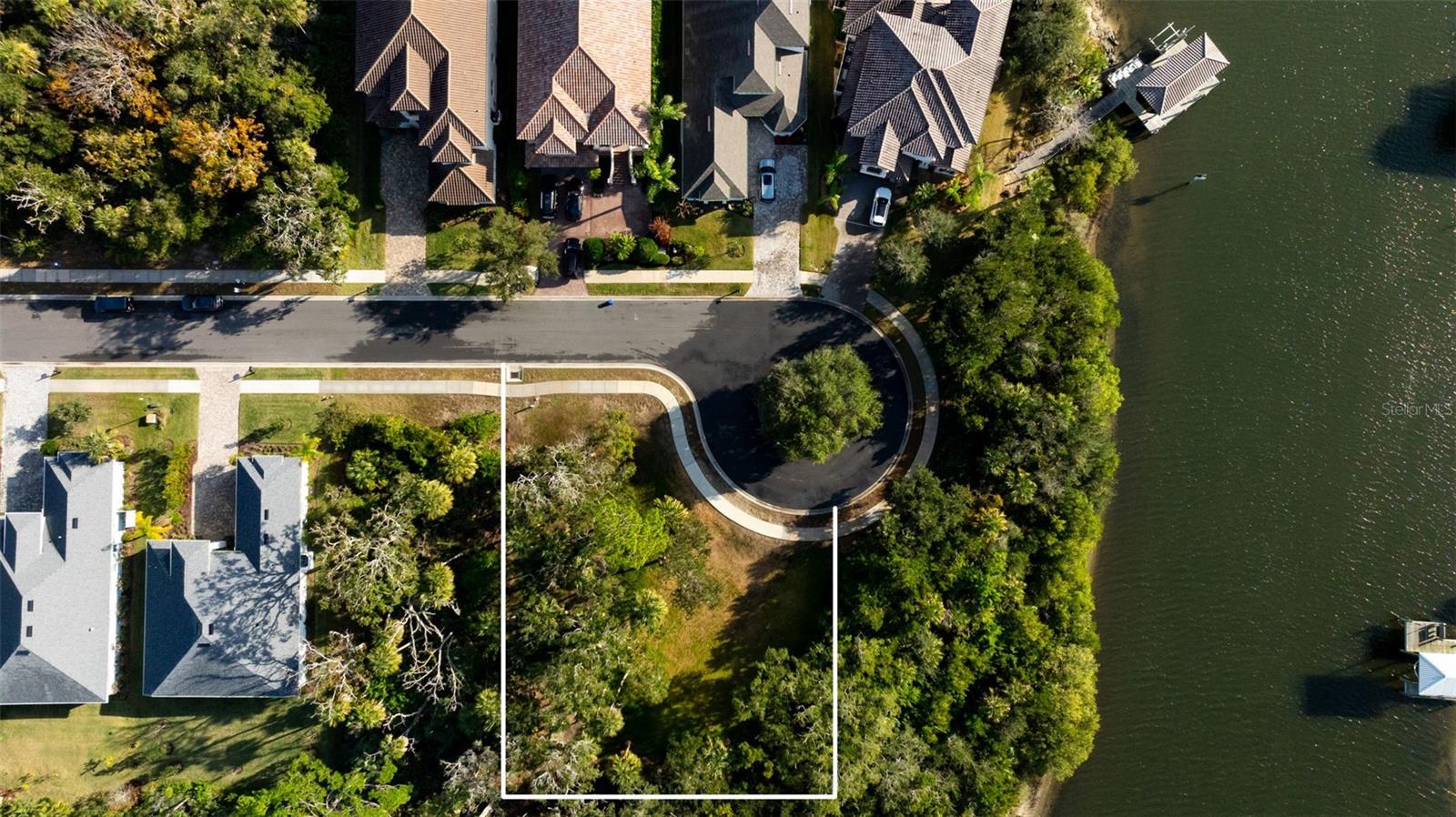 Image 11 of 27 For 302 Riverwalk Drive