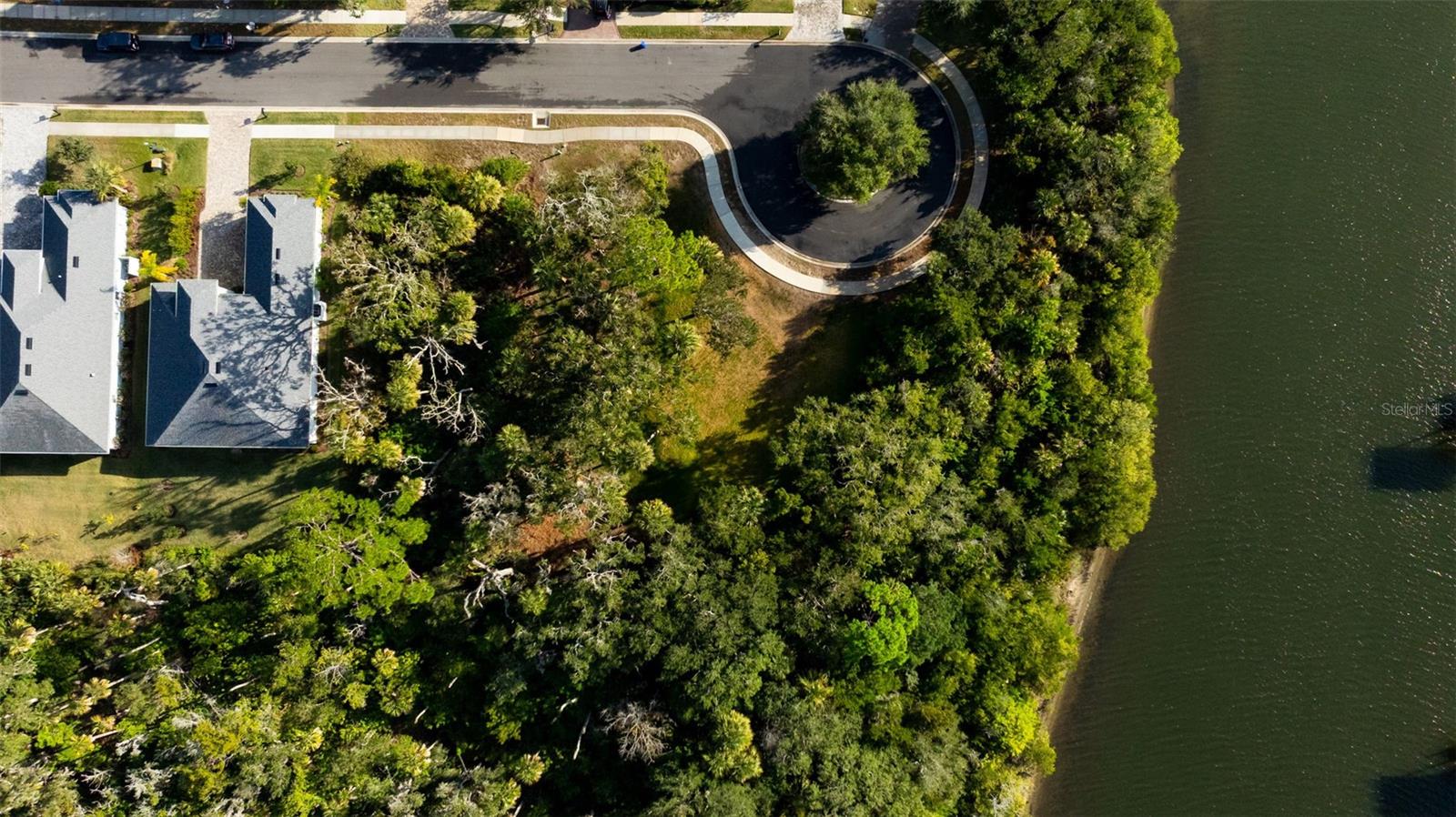 Image 21 of 27 For 302 Riverwalk Drive