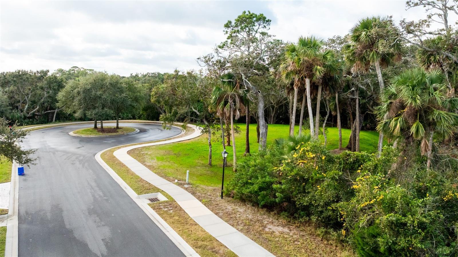 Image 4 of 27 For 302 Riverwalk Drive