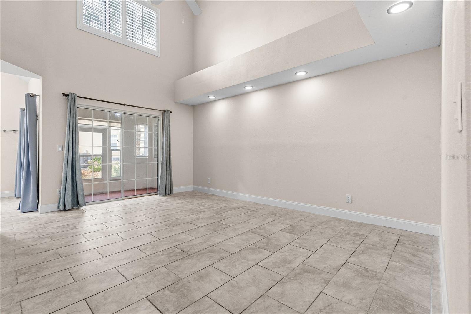 Image 12 of 40 For 44 Captains Walk