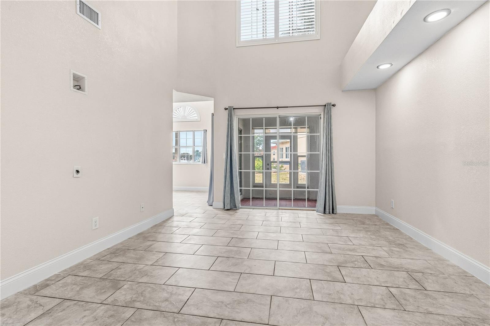 Image 13 of 40 For 44 Captains Walk