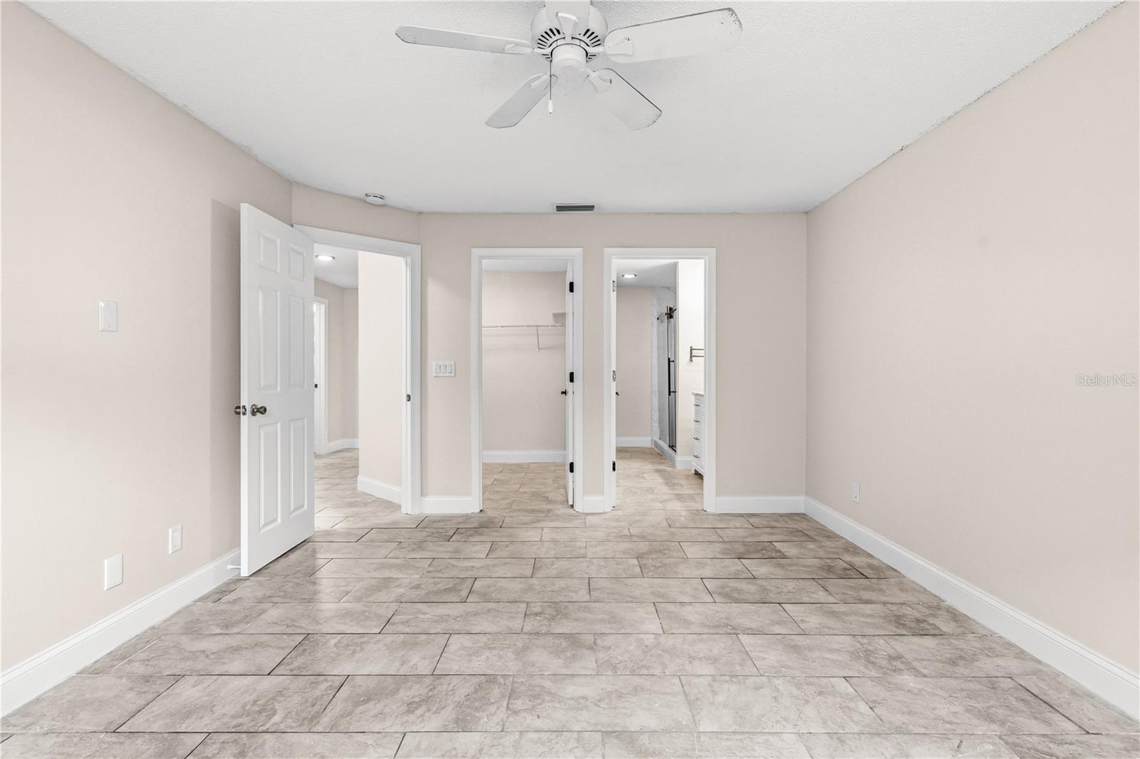 Image 19 of 40 For 44 Captains Walk