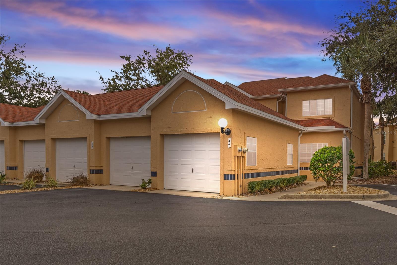 Image 32 of 40 For 44 Captains Walk