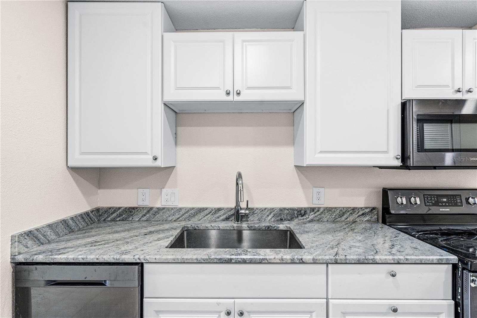 Image 5 of 40 For 44 Captains Walk