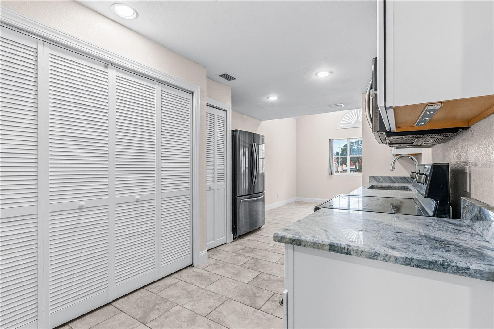 Image 6 of 40 For 44 Captains Walk